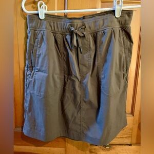 L.L. Bean women’s Vista Camp skort small Toasted Almond